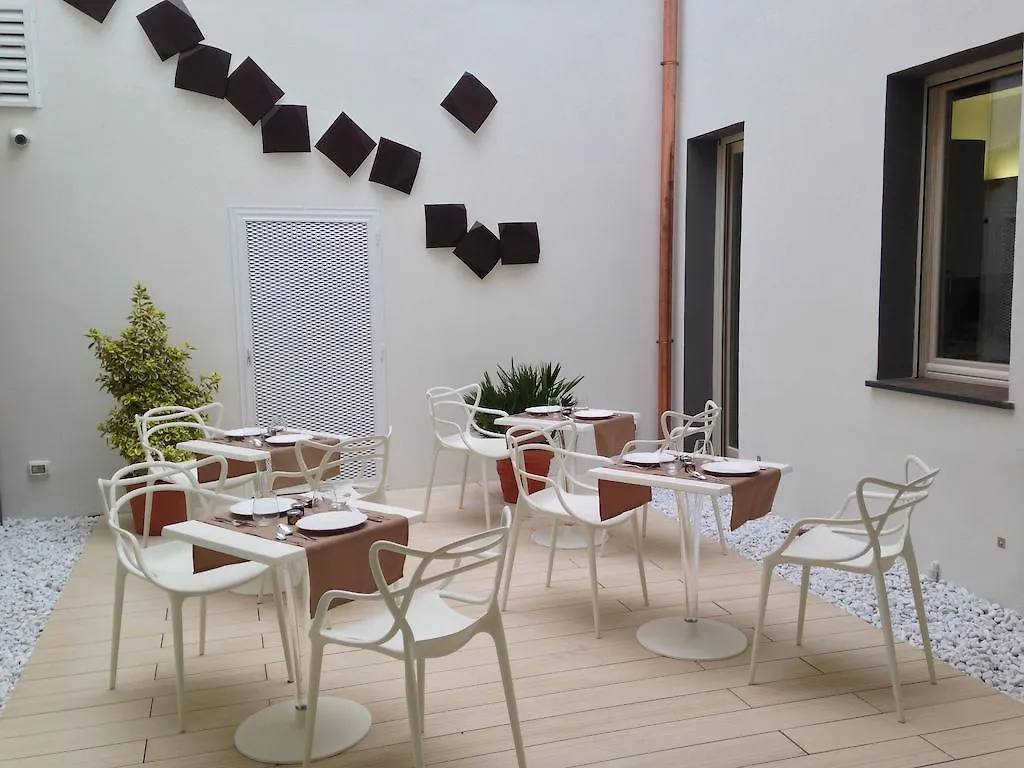 Borgoleoni 18 - Room And Breakfast Ferrara Frühstückspension