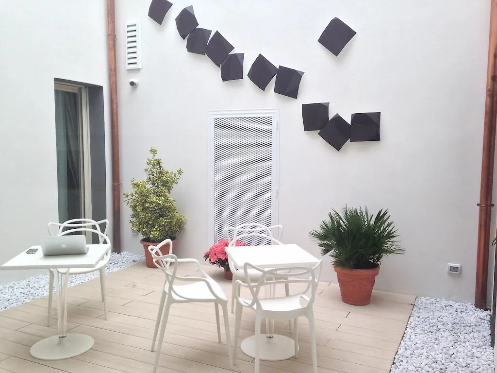 Borgoleoni 18 - Room And Breakfast Ferrara
