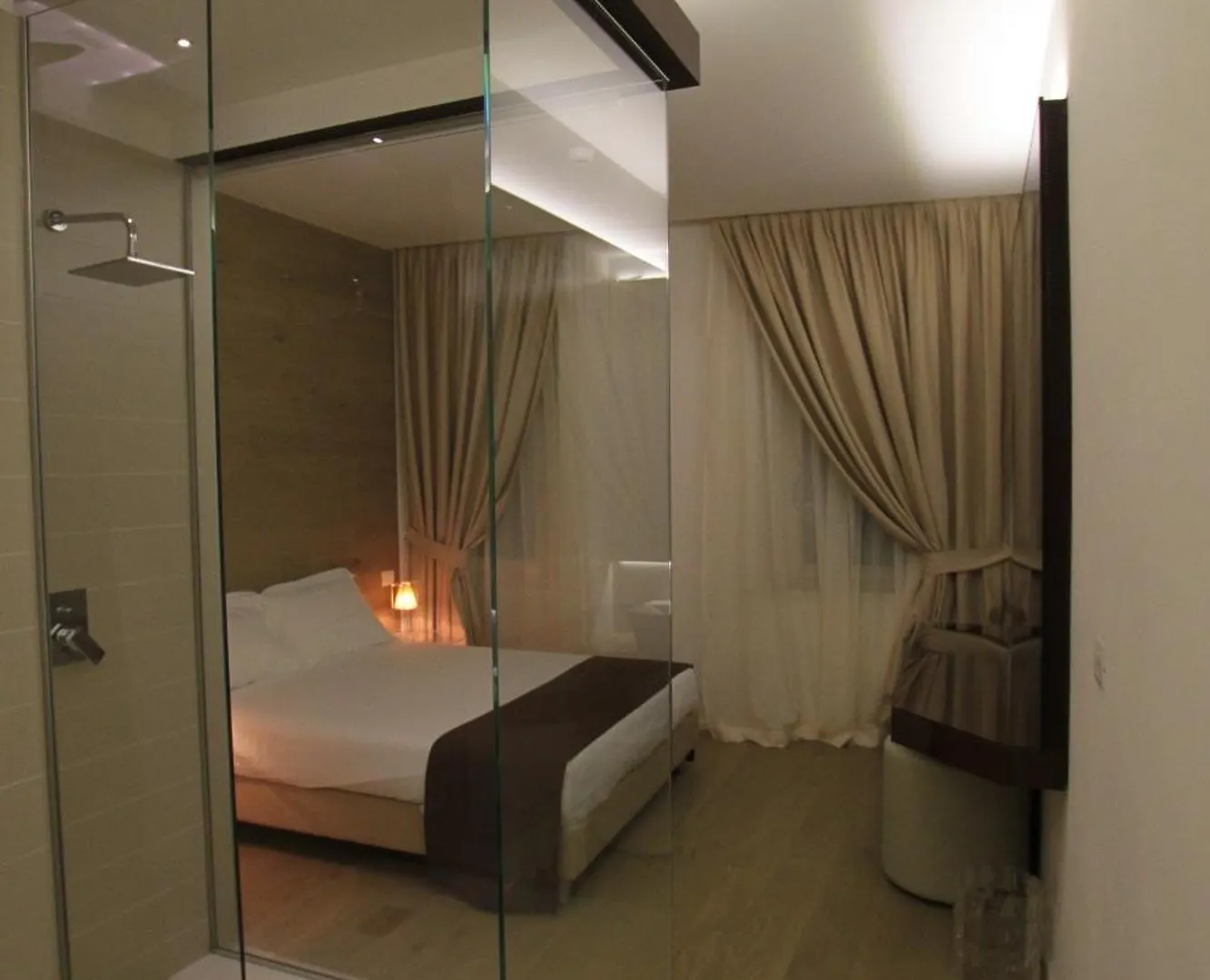 Borgoleoni 18 - Room And Breakfast Ferrara Italy